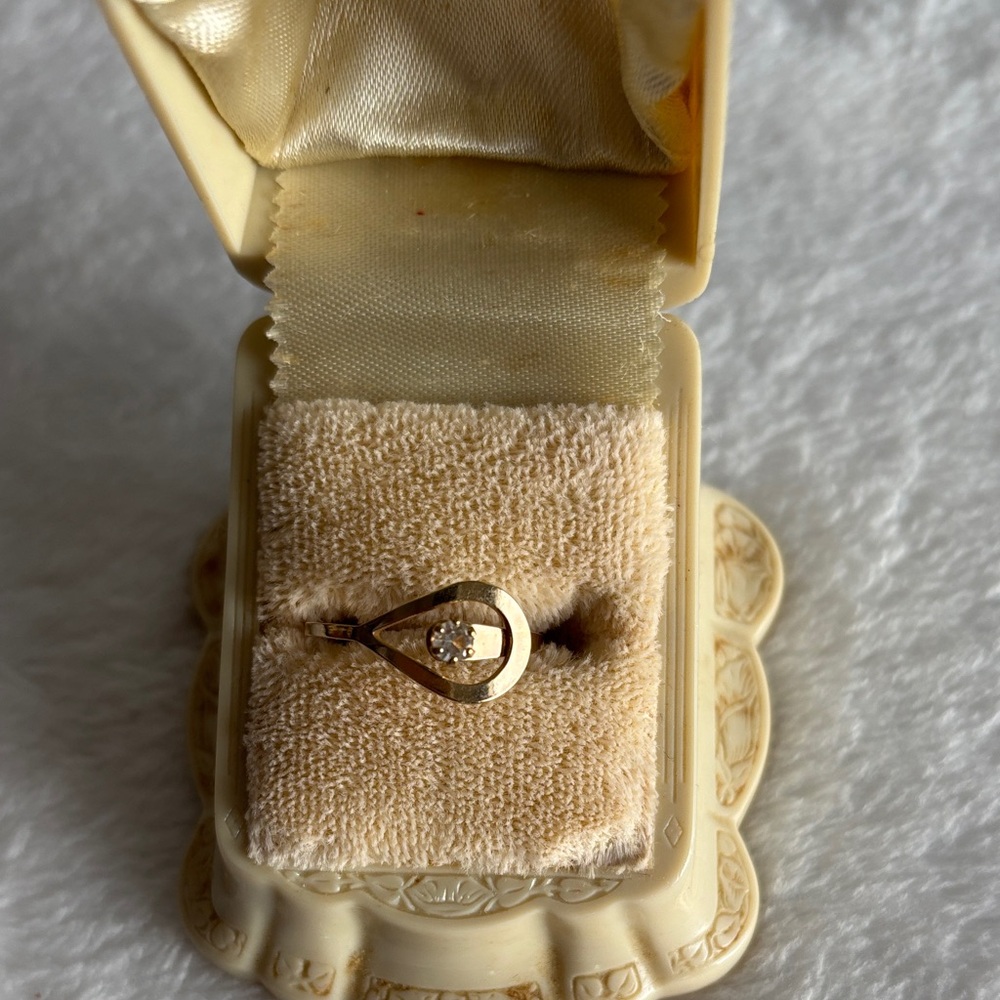 Vintage Avon Birthstone Loop Ring